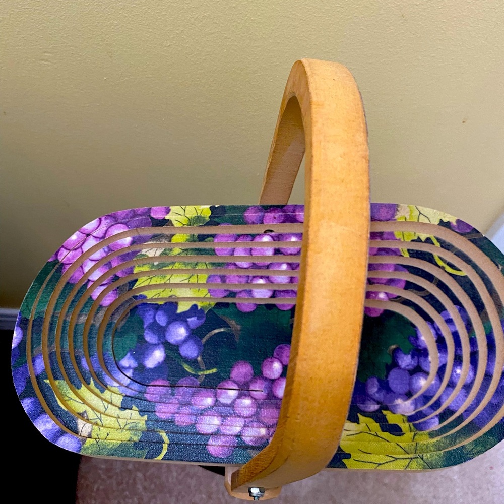 GRAPE PATTERN COLLAPSIBLE WOODEN BASKET